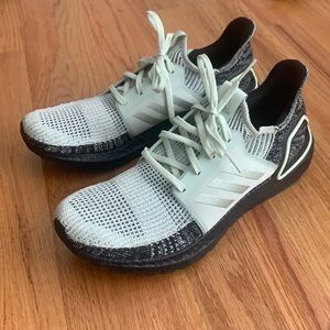 Adidas ultraboost 19s men’s size 11 black & mint